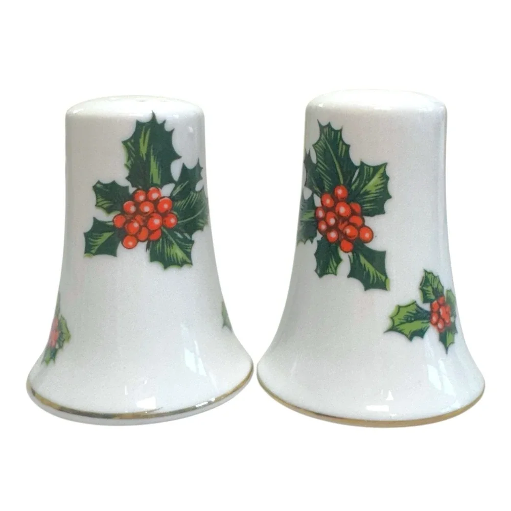 Vintage Lefton Hand-Painted Holly Berry Salt & Pepper Shakers 7955 Japan‎